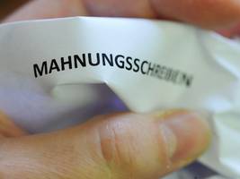 zahlungsmoral: unternehmen warten im durchschnitt 55 tage auf das begleichen von rechnungen