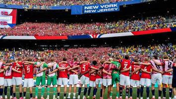 weg mit soccer, her mit football: aber die wm produziert keine weißen elefanten