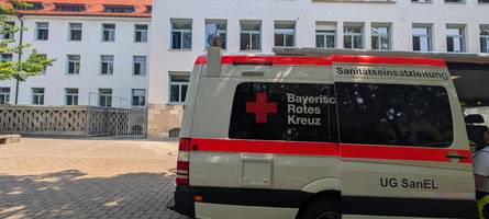 18 Verletzte und Großeinsatz nach Reizgas-Vorfall an Mittelschule: Ermittlungen zum Täter laufen