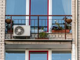 Urteil des BGH: Hausgemeinschaft muss Klimaanlage am Balkon erlauben