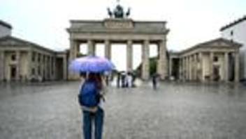 wetter: heftige gewitter in berlin - ausfälle bei s-bahn