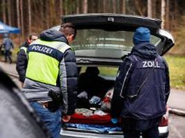 2500 wegen mord oder totschlag: mehr als 150.000 haftbefehle sind offen