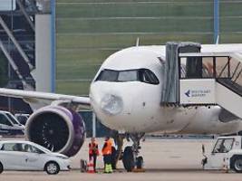 durch superzelle geflogen?: airbus-maschine landet mit verbeulter nase in stuttgart
