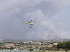 Feuer weiterhin außer Kontrolle: Waldbrand in Spanien entwickelt sich zum größten des Jahres