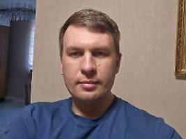 Zehn Jahre Haft möglich: Russische Behörden nehmen Blogger Monate nach Putin-Kritik fest