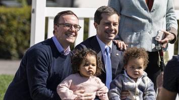 Leihmutterschaft und Adoption: Was Jens Spahn von Pete Buttigieg lernen kann