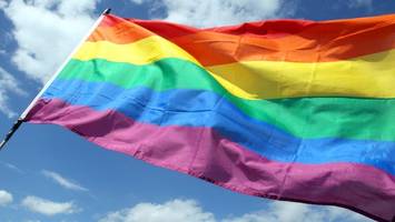 „Teilweise Rückschritte“: Was Parteien gegen Queerfeindlichkeit in Berlin tun wollen
