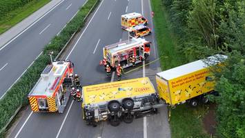 a23 bei elmshorn nach schwerem lkw-unfall beschädigt – tempolimit angepasst