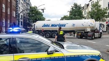 Sternbrücke: Jetzt auch Stresemannstraße dicht – Polizei muss Autofahrer stoppen