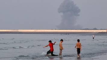 USA greifen erneut Irans Brücken und Flughäfen an – Alarm in Kuwait und Bahrain