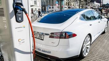 Falschparker an E-Ladesäulen: Sensoren sollen illegal abgestellte Autos melden