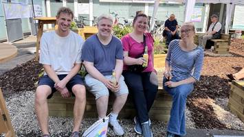 Groß Borsteler bauen sich ihr eigenes Stadtteilzentrum – mit einem Pop-up-Garten