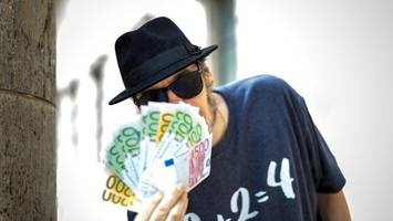 mit 3400 euro gehalt zum millionär – durch sparen? alex verrät seine strategie