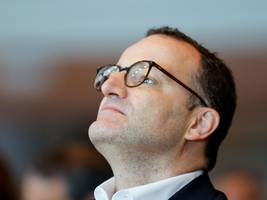 Debatte um Leihmutterschaft: Sie hielten Jens Spahn für einen Profi, jetzt verstehen sie ihn nicht mehr