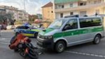 Crash mit Polizeifahrzeug: Motorradfahrer flüchtet vor Kontrolle und wird festgenommen