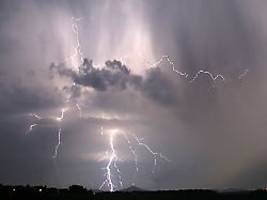 Möglicher Blitzschlag: Gefährlich oder nicht: Darf man bei Gewitter duschen?