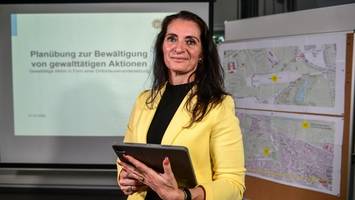 diese frau kämpft mit der gen z gegen den korpsgeist der polizei