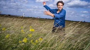 auf dem tempelhofer feld fühlt oliver mommsen sich völlig frei