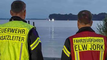 Motorschaden: Yacht wird auf der Elbe bei Jork manövrierunfähig