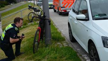 Nasenbeinbruch: Rennradfahrer rast auf Zollenspieker-Hauptdeich in Pkw