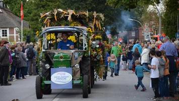 vierländer erntedankumzug gerettet: bergedorf gibt 15.000 euro frei