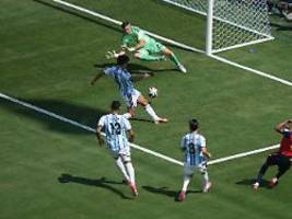 kampf um den wm-pokal: live: spanien vergibt erste chance - messi blass