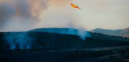 nahe madrid: großer waldbrand außer kontrolle