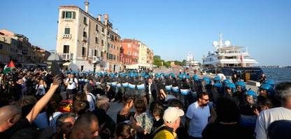 trump-vertrauter sorgt mit megajacht auch in venedig für proteste