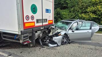 A1: 33-Jähriger nach Kollision mit Sattelzug schwer verletzt