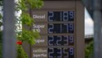 Mobilitätskosten: Spritpreise gestiegen - Benzin über Stand vor Tankrabatt