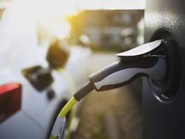 ladeinfrastruktur ausgebaut : elektroautos werden immer günstiger