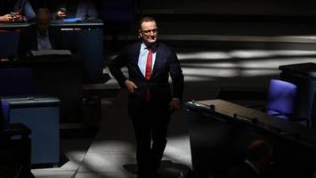 wer folgt auf spahn? das muss merz nach dem baby-rücktritt beachten