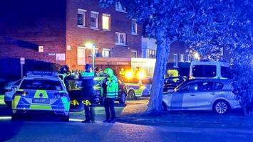 Schusswaffe und Blumenkübel: Mehrere Verletzte nach wildem Familienstreit