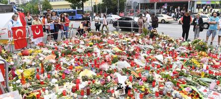 tausend menschen erinnern an die opfer des oez-attentats – zentraler gedenkakt am mittwoch geplant