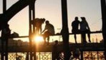 Generationenkonflikt: Dem Staat ist die Jugend egal? Stimmt doch gar nicht!