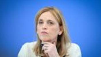Rücktritt am Samstag: Nach Spahn-Rückzug: Debatte um Leihmutterschaft neu entfacht