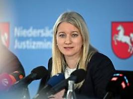 Serie schwerwiegender Pannen: Sechsfachmörder von Stade tot - CDU fordert Aufklärung