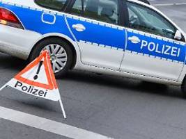 Unglück auf regennasser Straße: 16-jährige Fahrschülerin stirbt bei Unfall in Brandenburg
