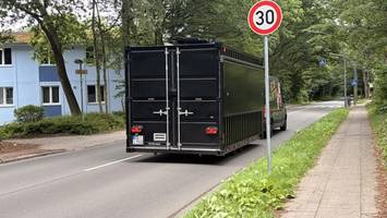 Kritik an Tempo 30 auf wichtiger Verbindungsstraße – Gegner fordern neue Lösung