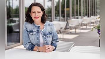 Täglich mit Mama telefonieren? Stefanie Stahl erklärt: Dann wird es zum Problem