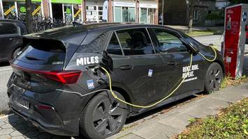 Ladeplätze für E-Autos: Warum ein Schilder-Irrtum ständig für Falschparker sorgt