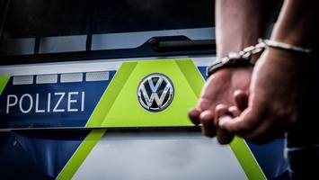 razzia in bergedorf: polizei verhaftet zwei mutmaßliche waffenhändler