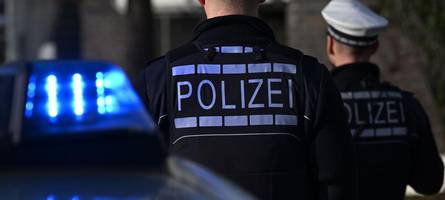 Er rief ausländerfeindliche Parolen auf offener Straße: Polizei ermittelt gegen 75-Jährigen