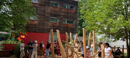 neuer spielplatz am sos-familienzentrum feierlich eröffnet
