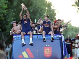 empfang der spanischen weltmeister: zwei millionen partygäste
