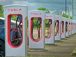 wann zahlen sich invests aus?: tesla verbrennt geld und wirft fragen auf