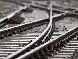 zugverkehr: nahverkehrsanbieter müssen deutlich mehr schienenmaut zahlen