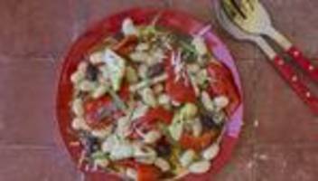 Antipastisalat mit Artischockenpesto: Gigantes gut, alles gut