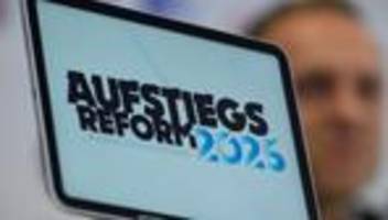 Fußball: Druck auf Aufstiegsreform: Protest zum Regionalliga-Start