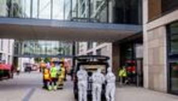vorfall in stuttgart: frau nach angriff in einkaufszentrum in lebensgefahr